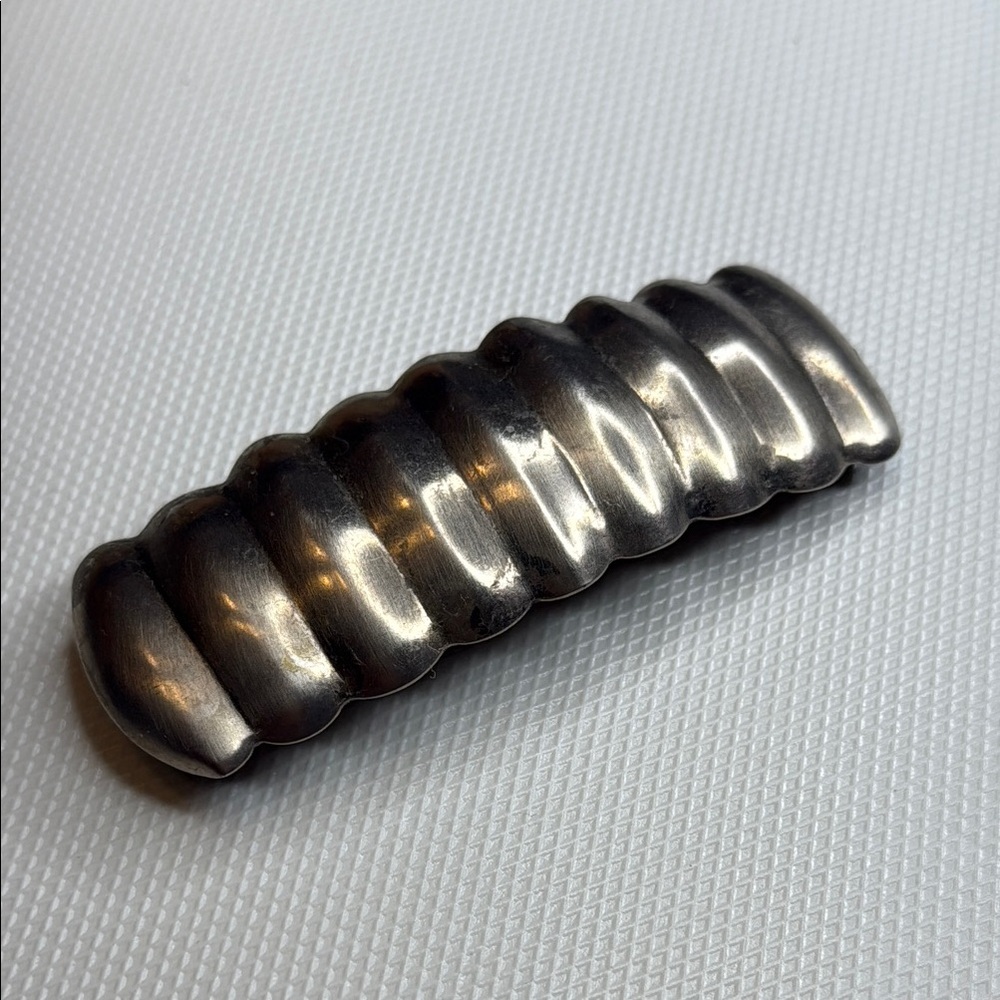 Silver Ribbed Hair Clip
